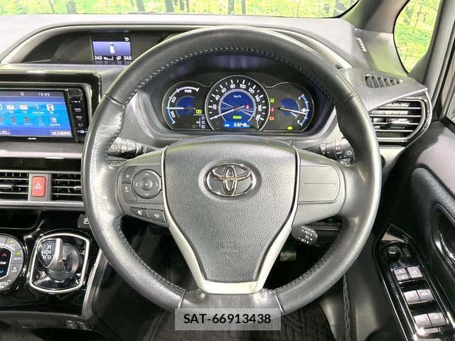 Toyota VOXY 2018-01 8854824-7