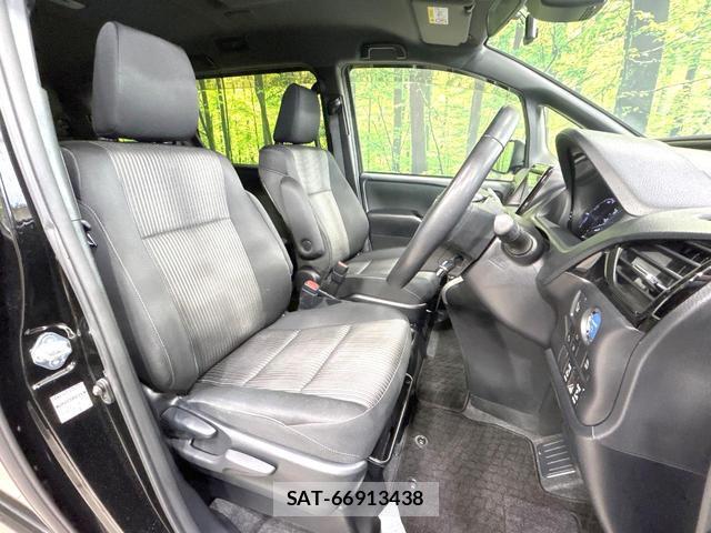 Toyota VOXY 2018-01 8854824-8