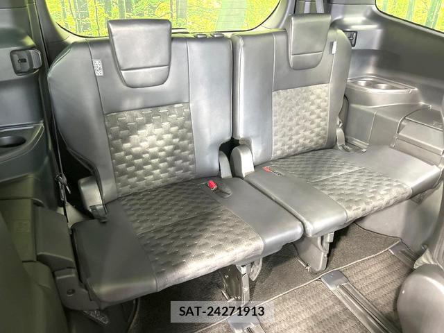 Toyota VOXY 2023-02 8854825-10