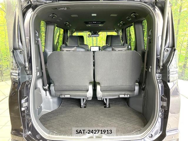 Toyota VOXY 2023-02 8854825-11