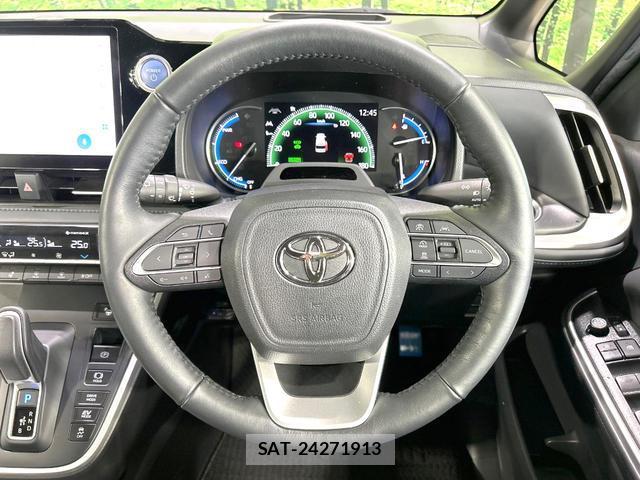 Toyota VOXY 2023-02 8854825-12