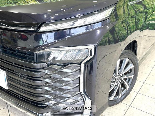 Toyota VOXY 2023-02 8854825-13