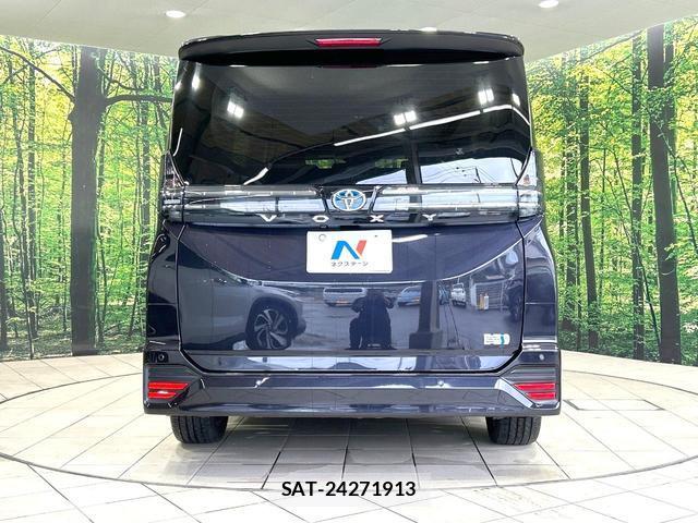 Toyota VOXY 2023-02 8854825-16