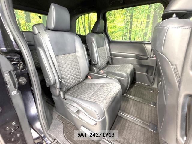Toyota VOXY 2023-02 8854825-9