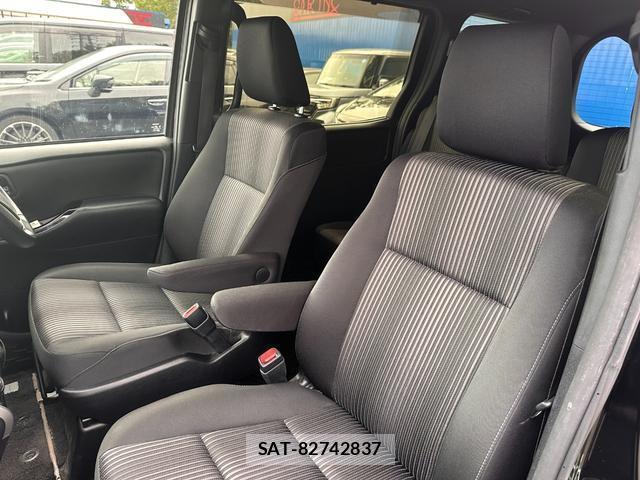Toyota VOXY 2018-11 8854929-11