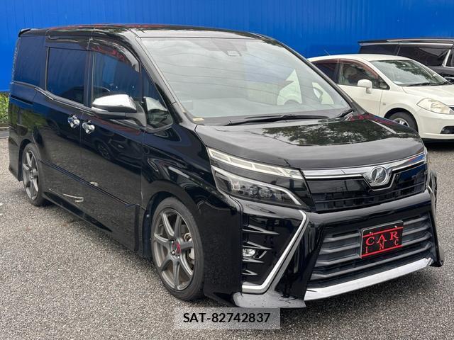 Toyota VOXY 2018-11 8854929-3