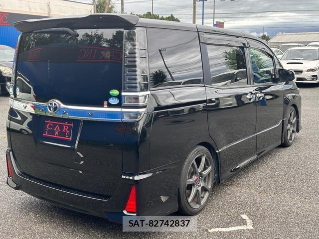 Toyota VOXY 2018-11 8854929-5