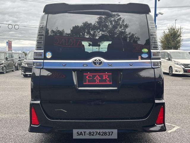 Toyota VOXY 2018-11 8854929-6