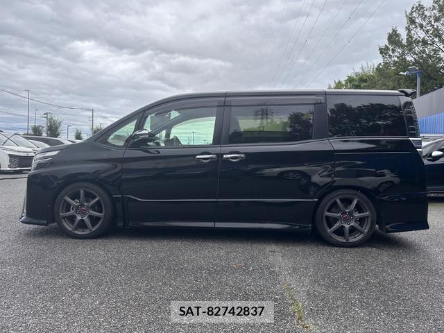 Toyota VOXY 2018-11 8854929-7
