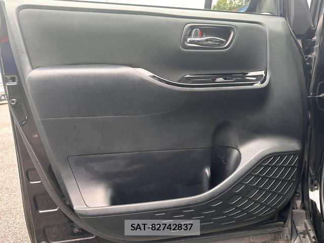 Toyota VOXY 2018-11 8854929-9
