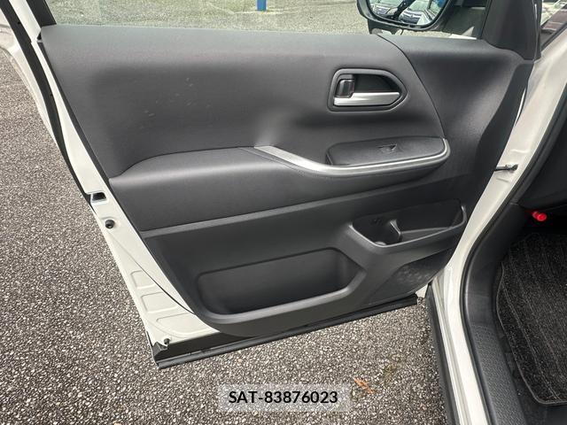 Toyota VOXY 2023-08 8854932-10
