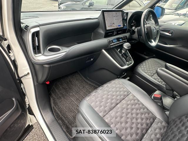 Toyota VOXY 2023-08 8854932-11