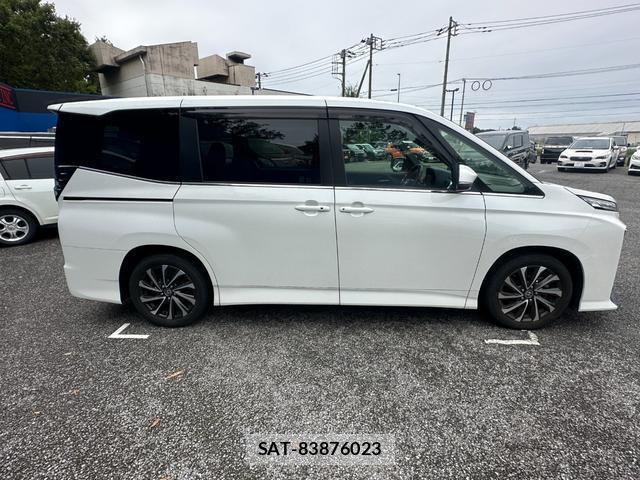 Toyota VOXY 2023-08 8854932-4