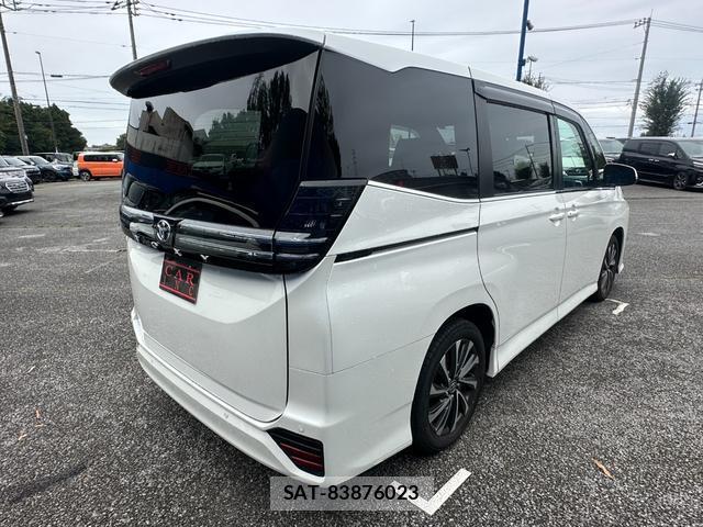 Toyota VOXY 2023-08 8854932-5