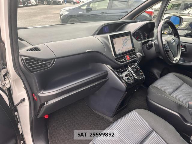 Toyota VOXY 2016-07 8854935-10