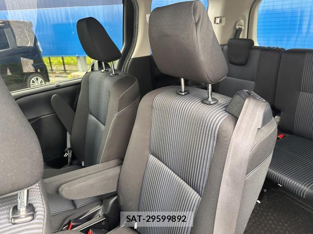Toyota VOXY 2016-07 8854935-13