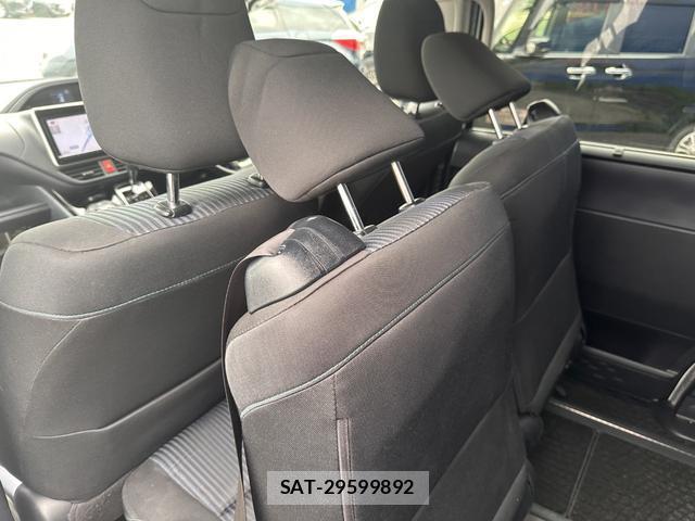 Toyota VOXY 2016-07 8854935-14
