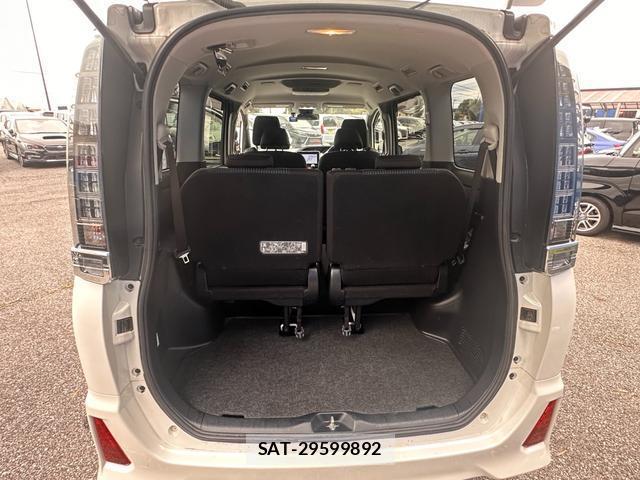 Toyota VOXY 2016-07 8854935-16