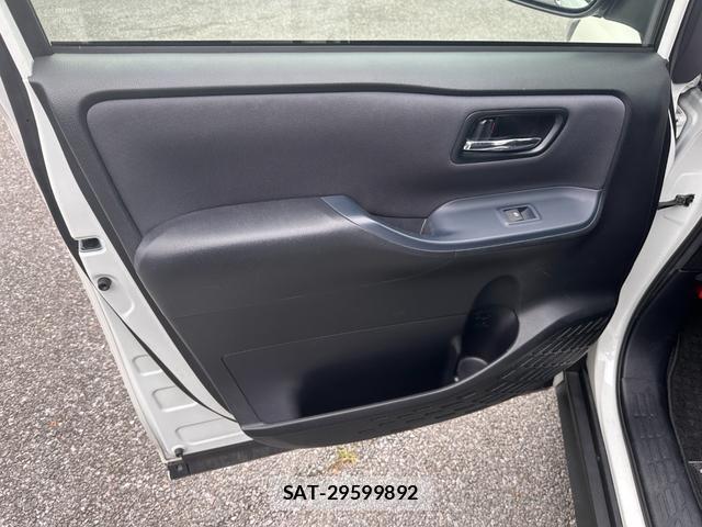 Toyota VOXY 2016-07 8854935-9