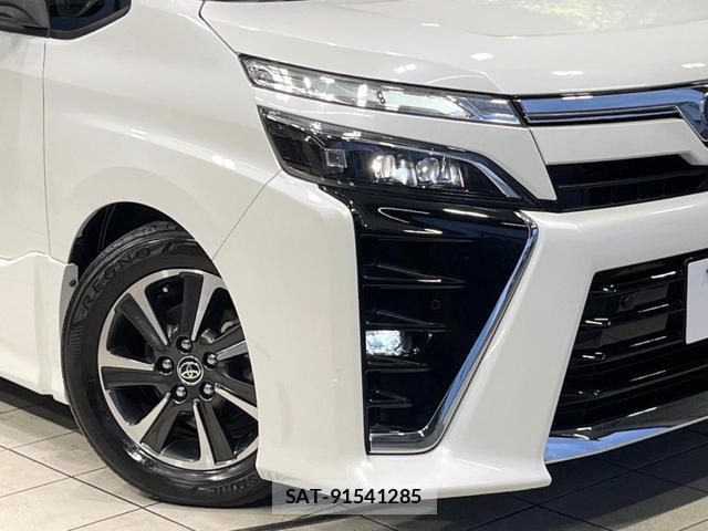 Toyota VOXY 2019-08 8854973-12