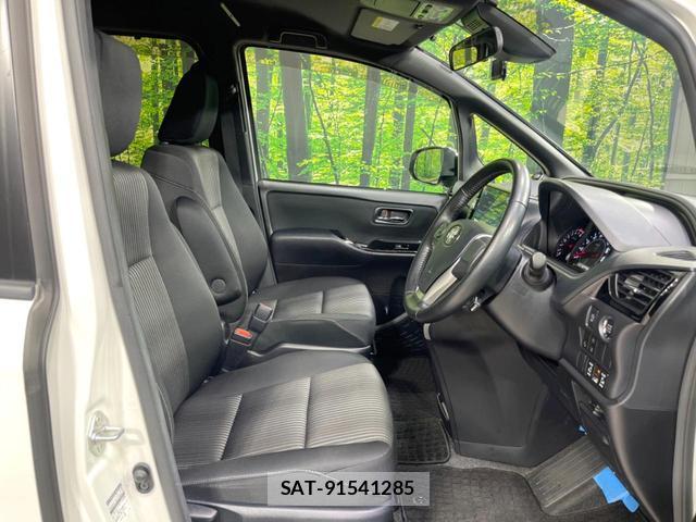 Toyota VOXY 2019-08 8854973-7