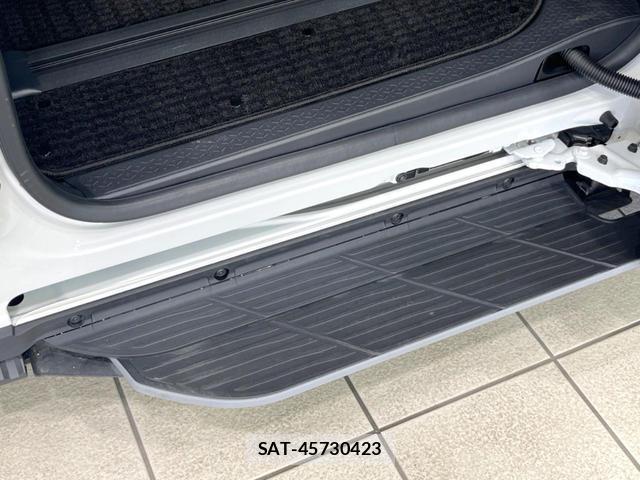 Toyota VOXY 2025-03 8854975-6