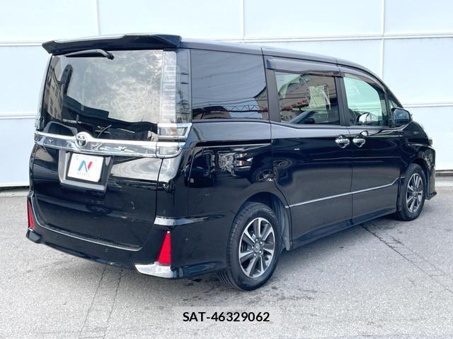 Toyota VOXY 2021-09 8854988-16