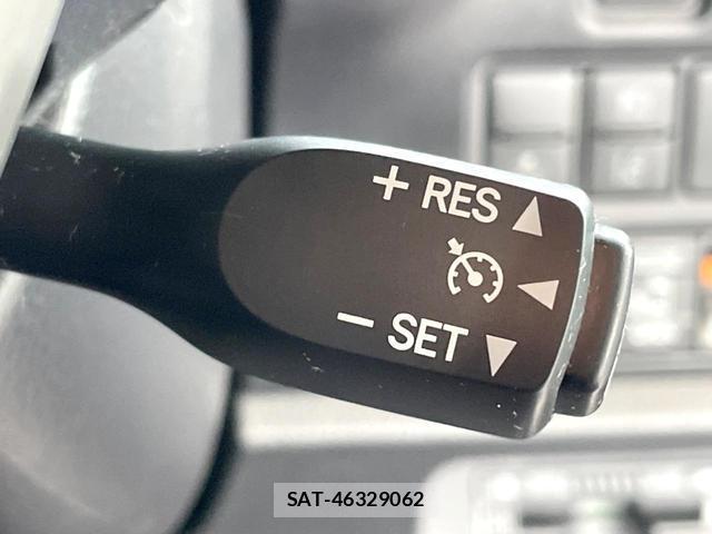 Toyota VOXY 2021-09 8854988-6