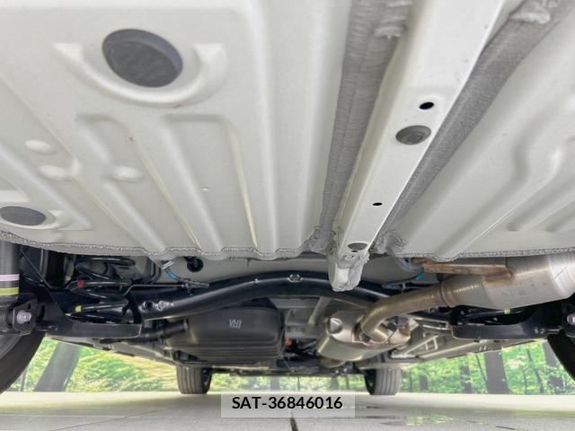Toyota VOXY 2025-07 8855015-18