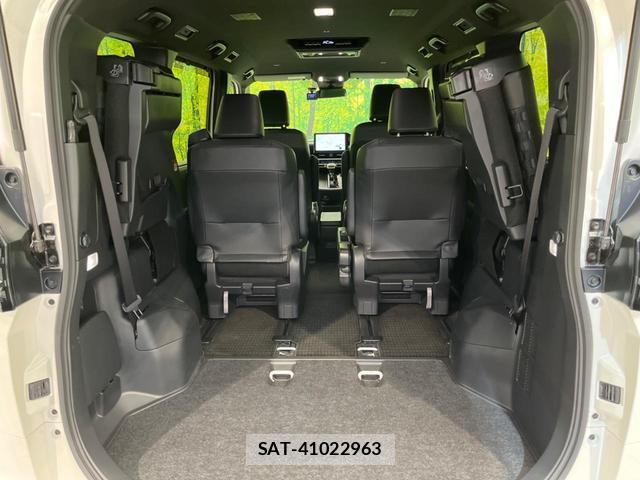 Toyota VOXY 2024-03 8855048-10