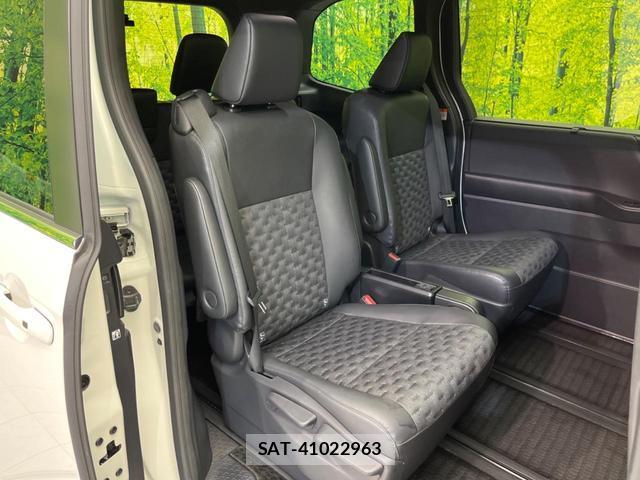 Toyota VOXY 2024-03 8855048-8