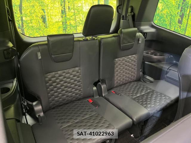 Toyota VOXY 2024-03 8855048-9