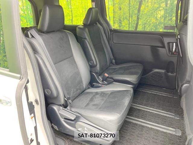 Toyota VOXY 2021-04 8855072-7
