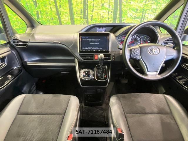 Toyota VOXY 2021-02 8855193-1