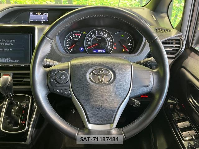Toyota VOXY 2021-02 8855193-11