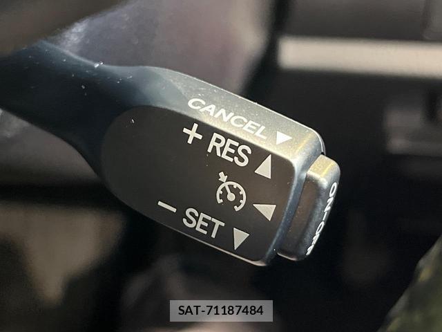 Toyota VOXY 2021-02 8855193-6