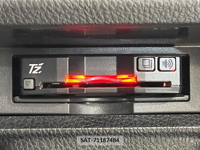 Toyota VOXY 2021-02 8855193-7
