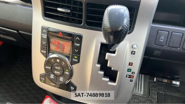 Toyota VOXY 2011-11 8855361-14
