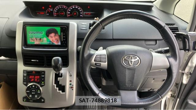Toyota VOXY 2011-11 8855361-16