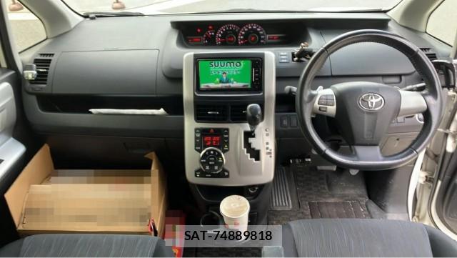 Toyota VOXY 2011-11 8855361-2