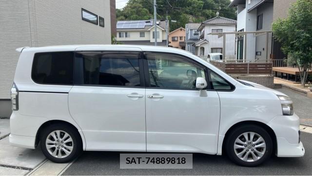 Toyota VOXY 2011-11 8855361-3