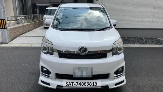 Toyota VOXY 2011-11 8855361-9