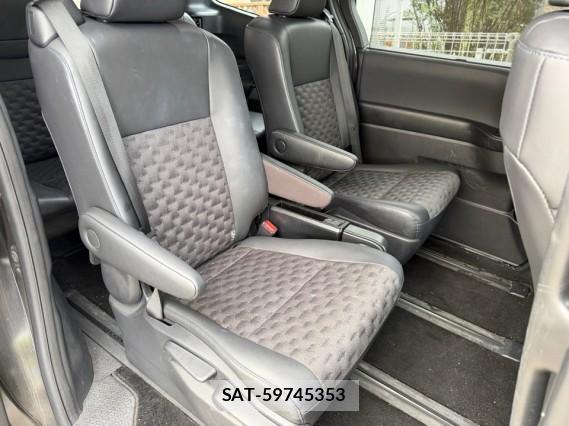 Toyota VOXY 2024-03 8855364-6