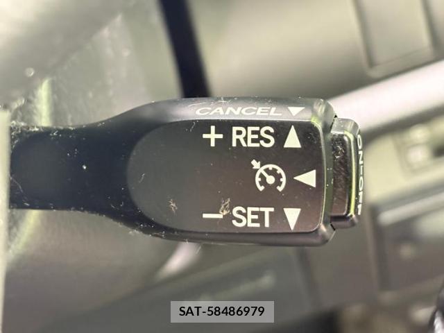 Toyota VOXY 2017-09 8855512-15