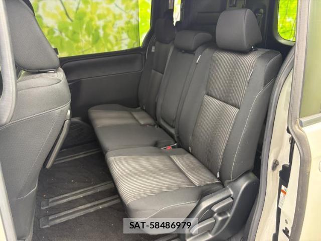 Toyota VOXY 2017-09 8855512-6