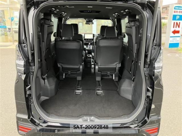 Toyota VOXY 2026-03 8855513-17