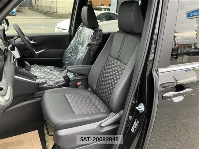 Toyota VOXY 2026-03 8855513-5
