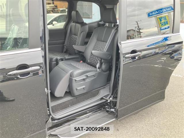 Toyota VOXY 2026-03 8855513-6