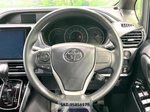 Toyota VOXY 2021-12 8855549-11