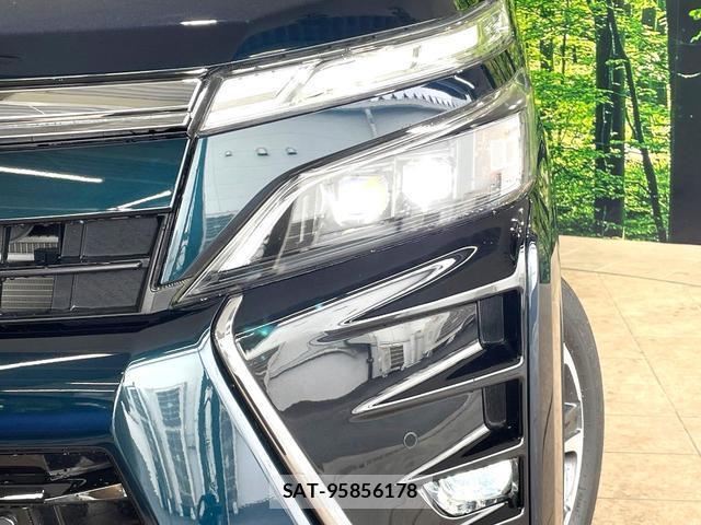 Toyota VOXY 2021-12 8855549-12